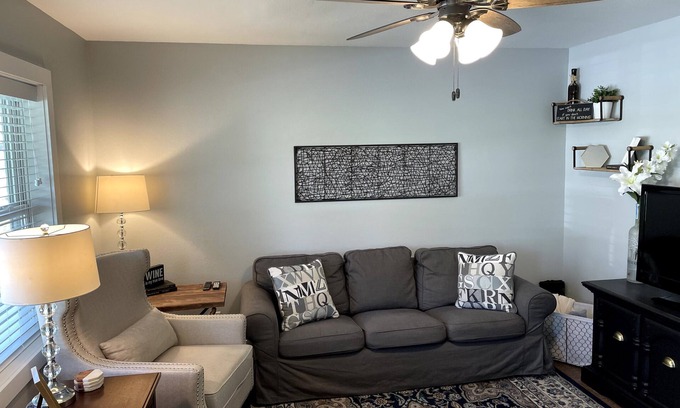 Hermann House | Newly Renovated "Wine Cork Escape"!