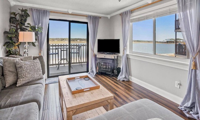 North Myrtle Beach Condo | Newly Updated Family Friendly Waterfront Condo With Great Views And Beach Access