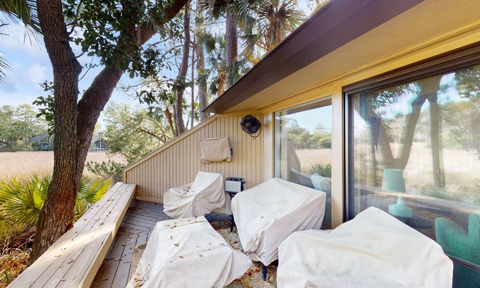Moss Creek Condo | Newly updated condo with golf views, firepit, pool, & bikes - smart TVs, W/D, AC