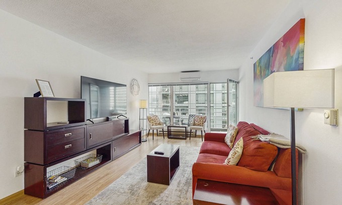 Downtown Seattle Apartment | Newmark condo near attractions with heated pool, hot tub, & fitness room