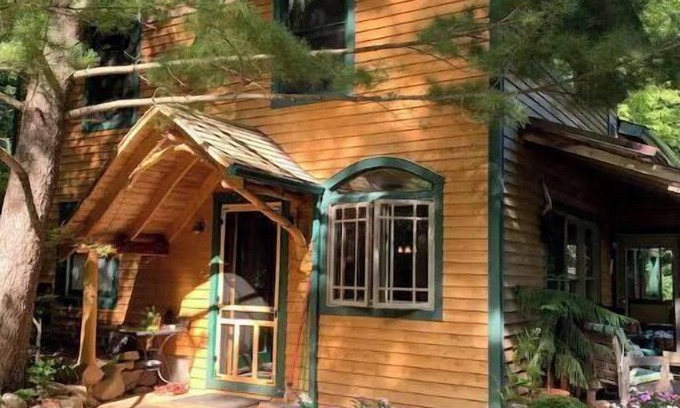 Bear Lake House | Newmoon Lodge 5 Star Reviews! Retreat near Arcadia, Crystal Mtn. Fall bookings!