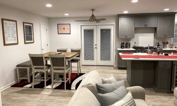 Newnan House | Newnan GetawaynnSharennSave