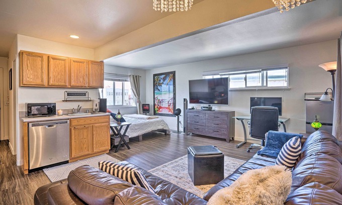 Balboa Peninsula Apartment | Newport Beach Vacation Rental - Short Walk to Pier
