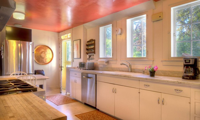 Ocean Drive House | Newport - Private Family Estate on 2 1/2 acres with Beach Rights