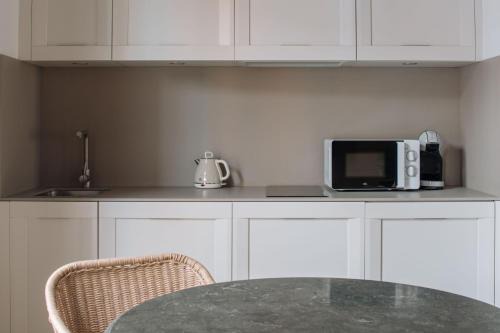 Old Town Apartment | Next Level by Seaward Suites