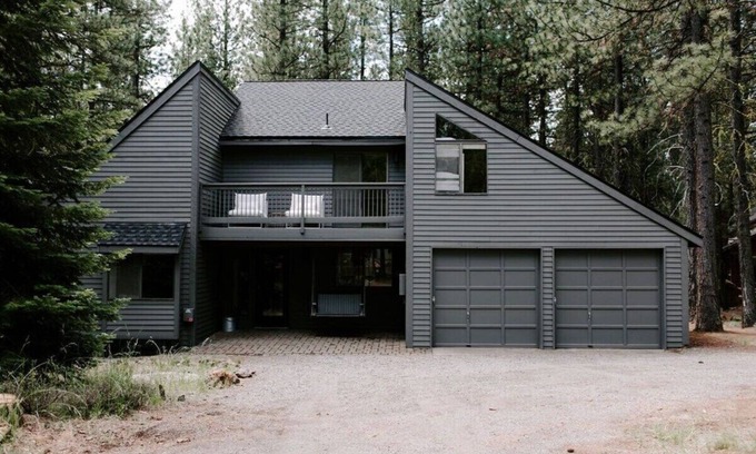 Black Butte Ranch House | NEXT TO GLAZE MEADOW, CUTE, WITH MANY AMENITIES!