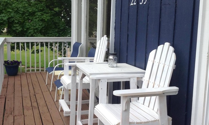 Ottawa Beach Cottage | Next To The Holland State Park Beach AVAILABLE OFF SEASON !Thru April