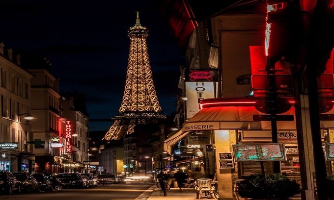 7th Arrondissement Apartment | Next to the shops on rue Saint Dominique & subway stations La Tour-Maubourg
