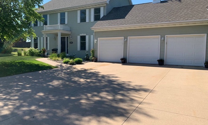 Oshkosh House | NFL Draft-Just 50 miles from Green Bay with easy access to US HWY 41