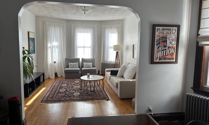 Metropolitan Hill - Beech Street Condo | Nice 1-bedroom condo in Boston