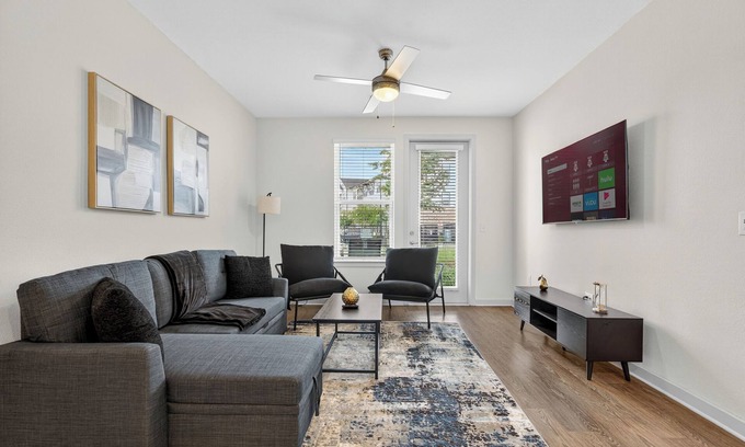 Arlington Apartment | Nice 2 BR Apt/King Bed/Pool/Gym/Clse 2 Beach/Mayo