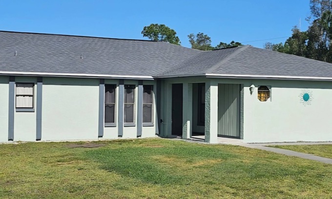 San Carlos Park House | Nice 3 BR, 2 BA, WiFi, near I-75, Beach, Florida Gulf Coast Univ. & the Airport