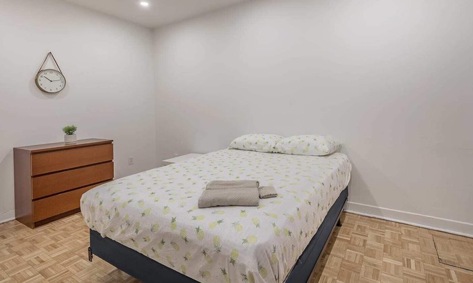 Villeray—Saint-Michel—Parc-Extension Apartment | Nice 5Bed Apt ~Steps Away From Saint-Michel Metro!