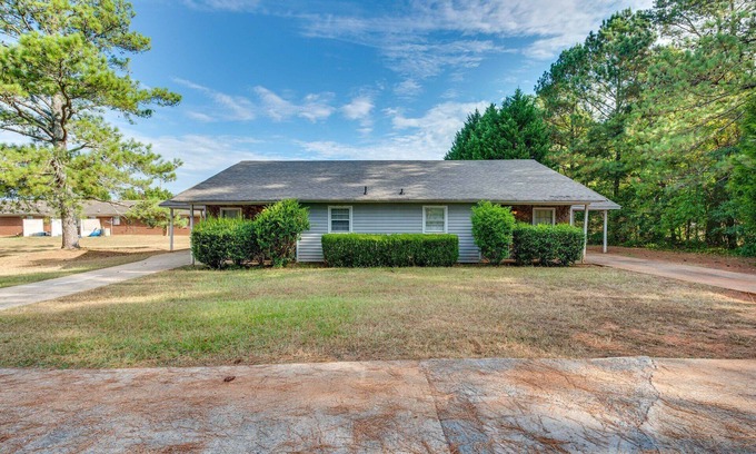 Cedartown Apartment | Nice and Cozy Place