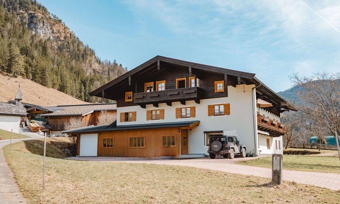 Sankt Martin bei Lofer Villa | Nice apartment in villa for 2 guests with pets allowed