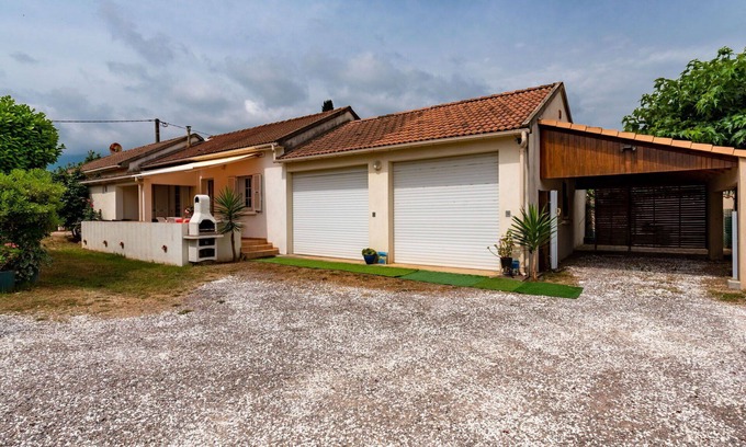 Santa-Lucia-di-Moriani House | Nice apartment in villa for 6 guests with WIFI, TV, patio, pets allowed and parking