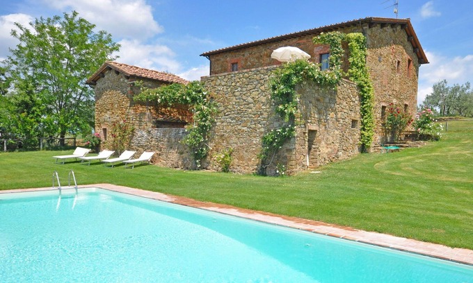 Torre A Castello Apartment | Nice apartment for 3 people with WIFI, pool, pets allowed, panoramic view and parking