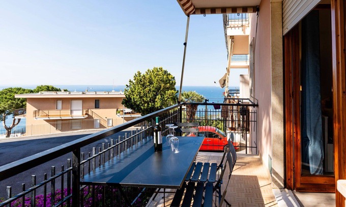 Santo Stefano al Mare Apartment | Nice apartment for 4 people with WIFI, balcony and pets allowed