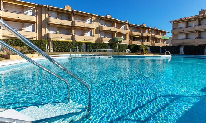 Els Griells Apartment | Nice apartment for 4 people with pool, A/C, WIFI, TV and terrace