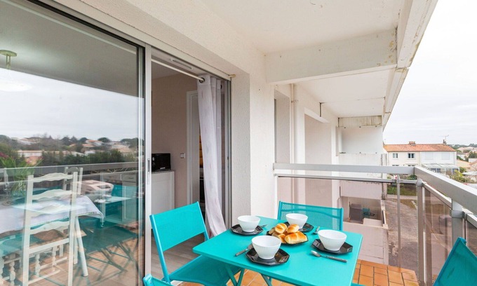 Meschers-sur-Gironde Apartment | Nice apartment for 4 people with WIFI, TV, balcony and parking