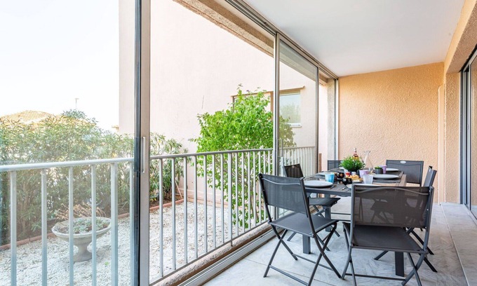 Saint-Laurent-du-Var Apartment | Nice apartment for 6 people with WIFI, A/C, pool, TV, patio, pets allowed and parking