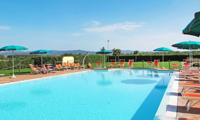Rigutini Apartment | Nice apartment for 4 people with WIFI, pool, A/C, TV, patio, pets allowed and parking