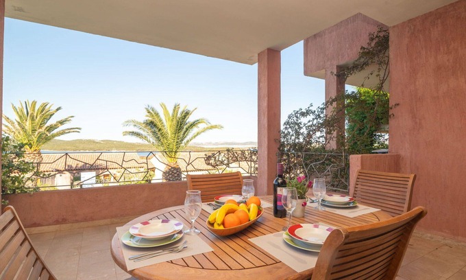 Santa Teresa di Gallura Apartment | Nice apartment for 4 people with A/C, WIFI, pool, terrace, pets allowed and parking