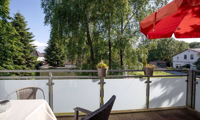 Warwerort Apartment | Nice apartment for 3 guests with WIFI, TV, balcony, pets allowed and parking