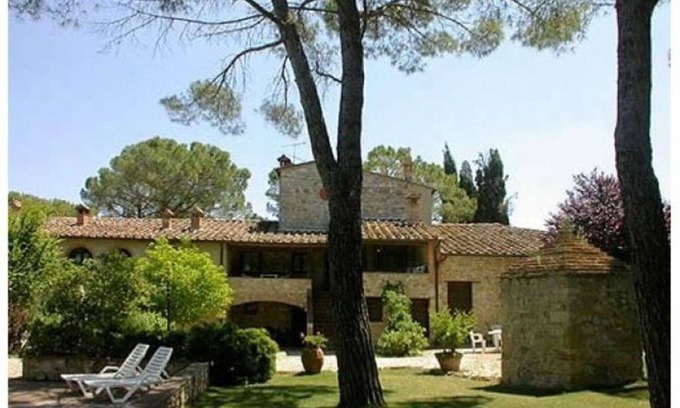 Colle di Val d'Elsa House | Nice apartment in villa for 2 guests with pool, TV, patio and pets allowed