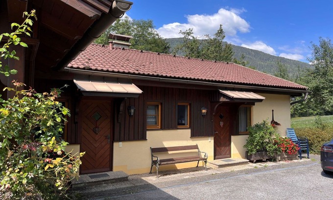 Treffen Villa | Nice apartment in villa for 4 people with WIFI, TV, terrace and pets allowed