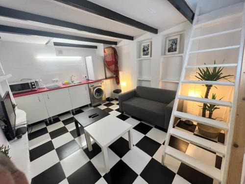 Ventas Apartment | Nice apartment at street level 20 min from SOL-Piern