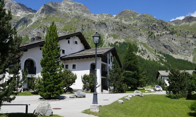 Sils-Maria Apartment | Nice apartment for 4 people with WIFI, TV, balcony, pets allowed and parking