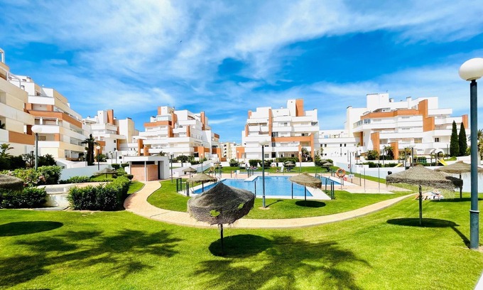Roquetas de Mar Apartment | Nice apartment with shared pool