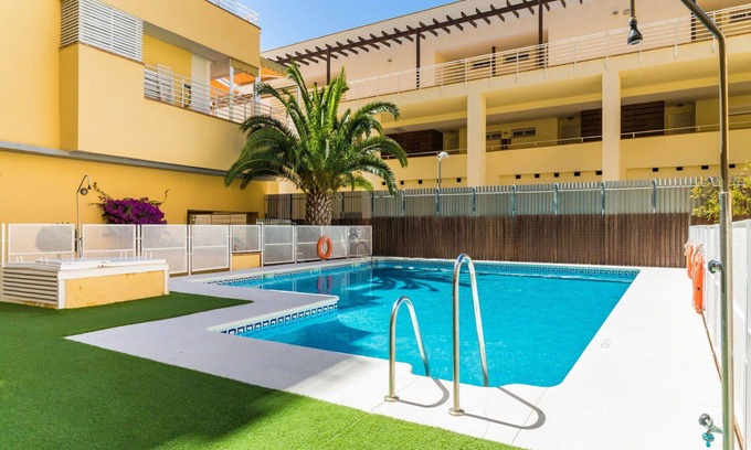 Isla Cristina Apartment | Nice apartment for 5 people with pool, WIFI, A/C, TV, balcony and parking