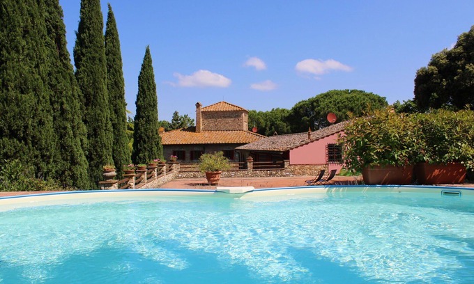Montespertoli Apartment | Nice apartment for 4 guests with WIFI, pool, TV, pets allowed and parking