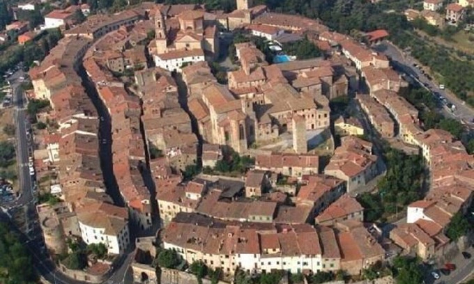 Lucignano Apartment | Nice apartment for 2 guests with WIFI, pool, A/C, close to Montepulciano