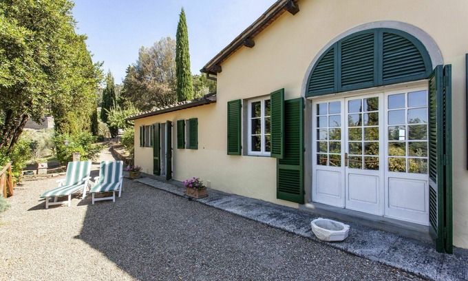 Cortona Apartment | Nice apartment for 2 people with pool, WIFI, A/C, TV, panoramic view and parking