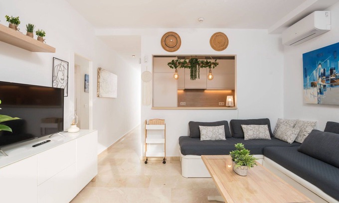 Cabrita Apartment | Nice apartment for 3 guests with pool, WIFI, A/C, TV, terrace and parking