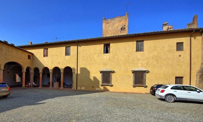 Certaldo Apartment | Nice apartment for 3 guests with WIFI, A/C, TV, panoramic view and parking, close to San Gimignano