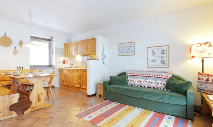 Penia Apartment | Nice apartment for 4 guests with TV and balcony
