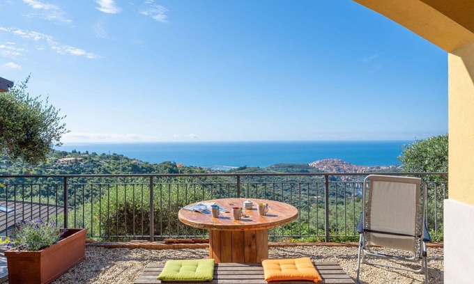 Artallo Apartment | Nice apartment for 4 guests with A/C, WIFI, TV, patio and parking