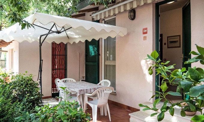 San Feliciano Apartment | Nice apartment for 4 guests with A/C, WIFI, pool, TV, patio, pets allowed and parking
