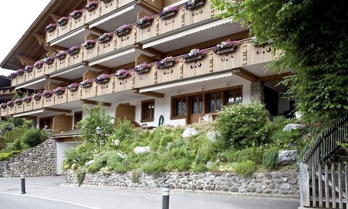 Gstaad Apartment | Nice apartment for 4 guests with WIFI, TV and balcony