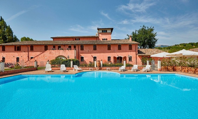 San Brizio Apartment | Nice apartment for 4 guests with pool, WIFI, TV, balcony, pets allowed and parking, close to Spo.