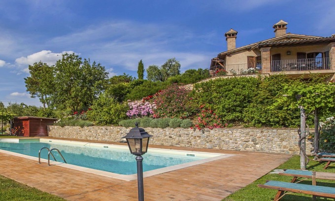 Allerona Apartment | Nice apartment for 4 people with WIFI, pool, TV, patio, pets allowed and parking