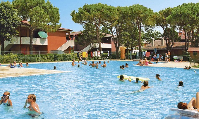 Bibione Apartment | Nice apartment for 4 people with A/C, pool, TV, terrace, pets allowed and parking