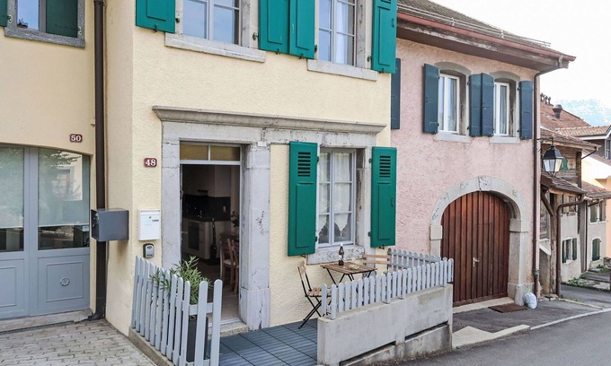 Yvorne Apartment | Nice apartment for 4 people with WIFI, terrace and parking
