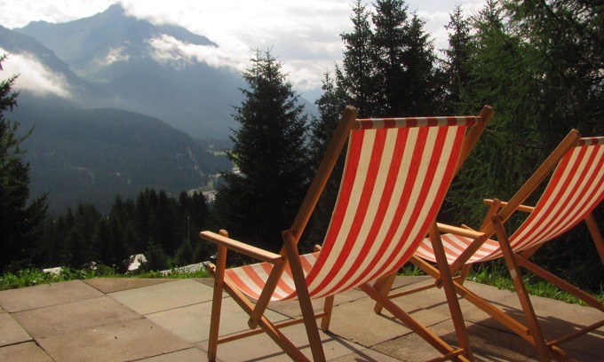 Valbella Apartment | Nice apartment for 5 people with WIFI, TV, balcony, pets allowed and parking