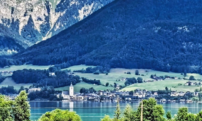 Strobl Apartment | Nice apartment for 6 guests with WIFI, TV and terrace