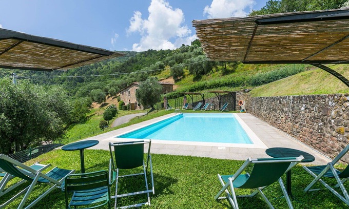 Pescia Apartment | Nice apartment for 6 guests with WIFI, pool, TV, patio, pets allowed and parking
